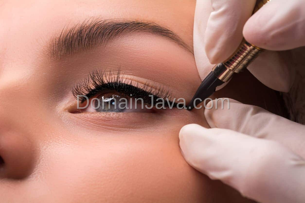 Tutorial Eyeliner Pemula Sesuai Bentuk Wajah dan Mata (Mudah)