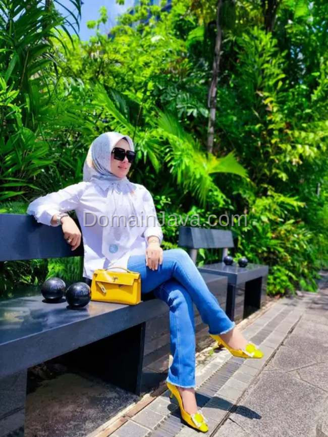 Basic Kemeja Putih dan Celana Jeans