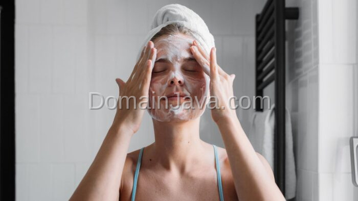 Bersihkan Seluruh Bagian Muka