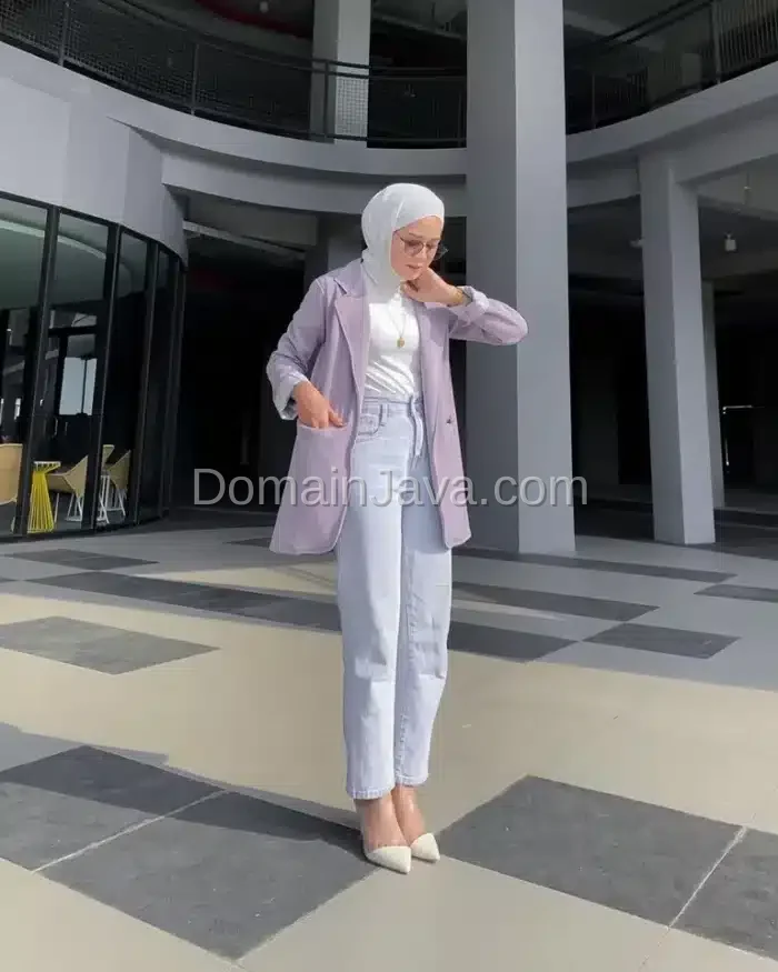 Blazer Bewarna Lilac dengan Celana Jeans