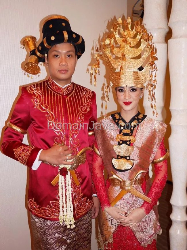 Bobat pada Pakaian Pria