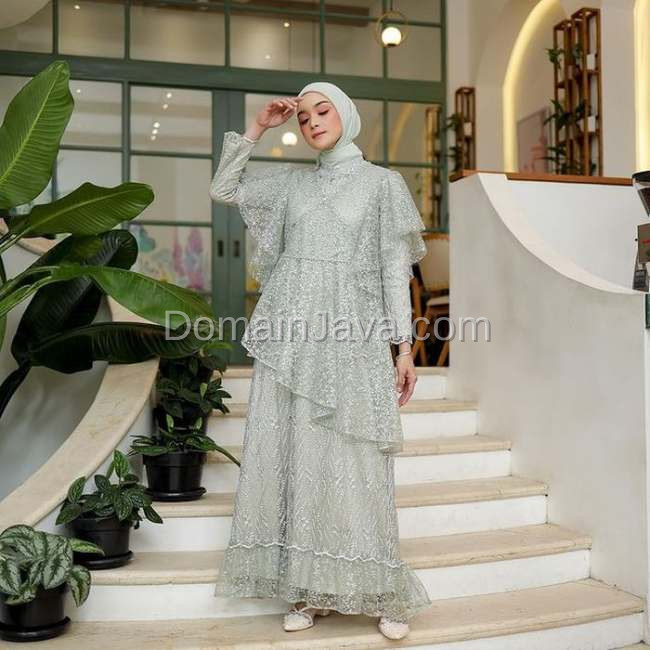 Dress Brokat dan Payet yang Mewah
