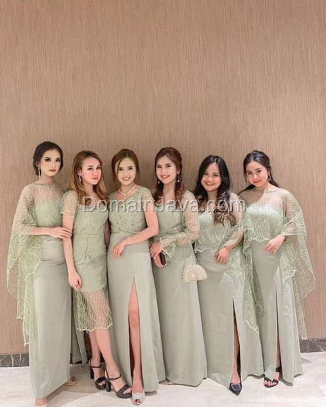 Dress Satin dengan Organza Glitter