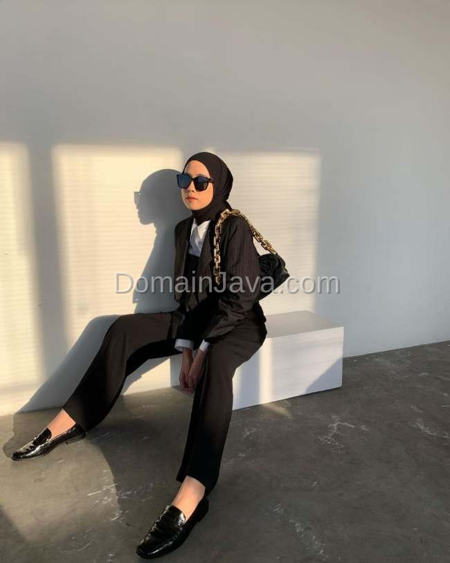 Elegan dengan Black on Black