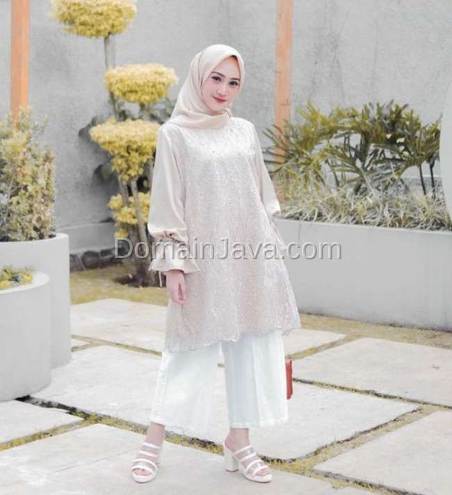 Gaun Model Tunik dengan Celana