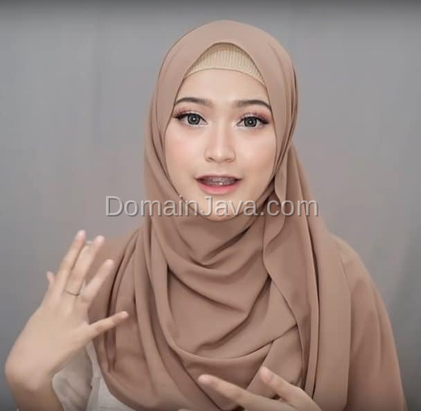Gaya Pashmina Menutup Dada
