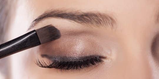 Gunakan Eyeshadow Ini Sebelum Melakukan Riasan Wajah