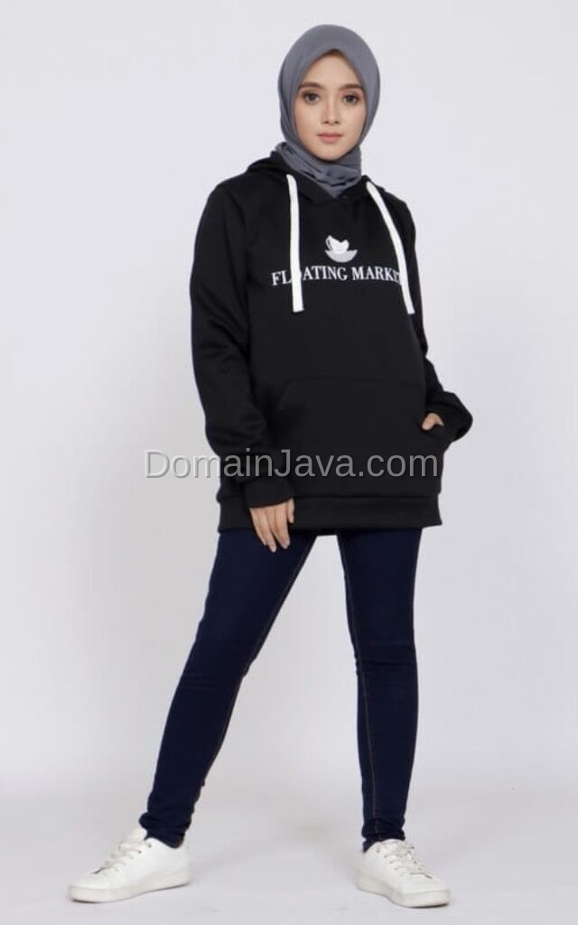 Hoodie dengan Celana Jeans