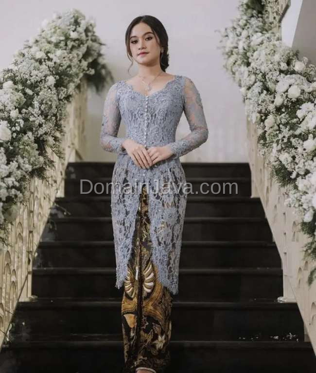 Kebaya dengan Potongan Slim Fit