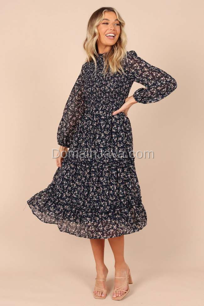 Keistimewaan Midi Dress