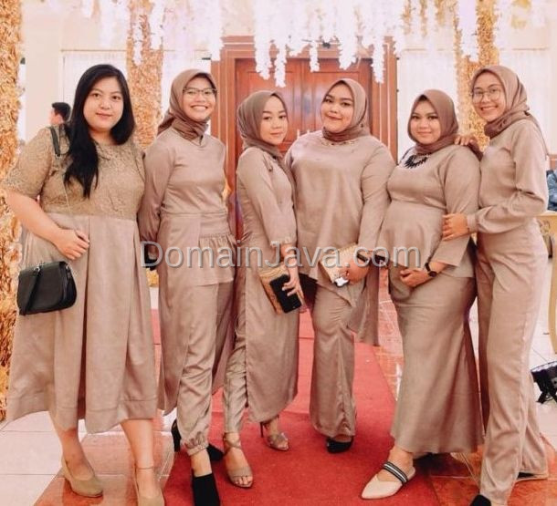 Model Baju Bridesmaid Bahan Satin