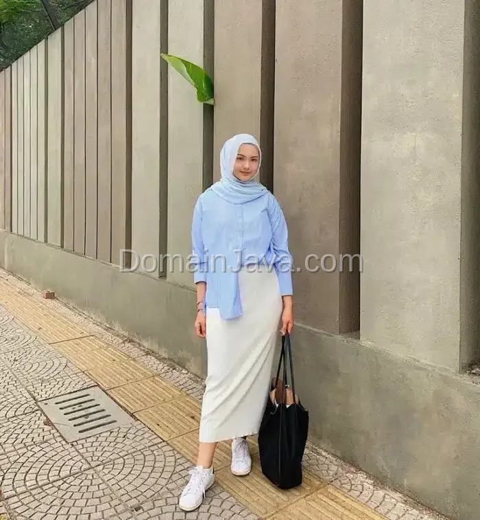 Tampilan Rok Span dan Kemeja